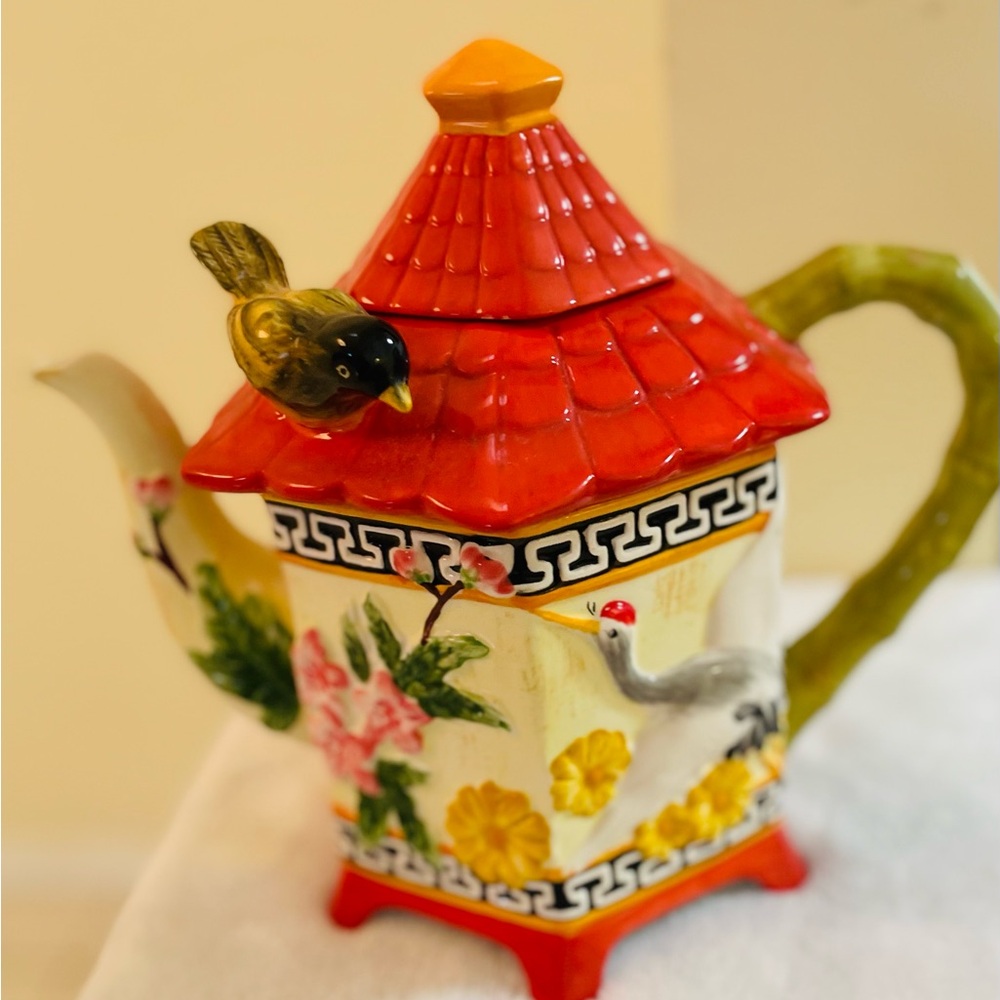 Teapot-ceramic-oriental design-life size bird-use for tea -flower arrangement